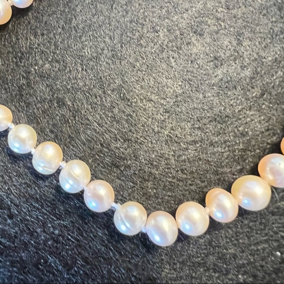 Fresh water pink pearl necklace and bracelet 150$ - Picture 2 of 5